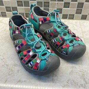 Size 2 girls Keen sandals. Like new. Only worn 1 time.